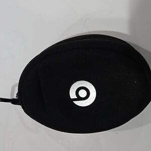NWOT Beats by Dre Solo 2 soft shell case black